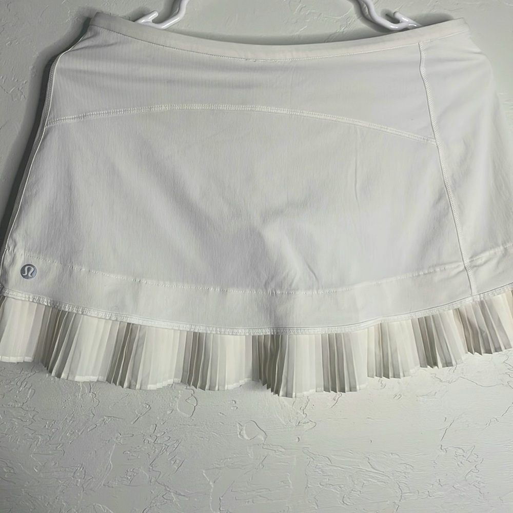 White, lululemon, athletic skirt, size 6